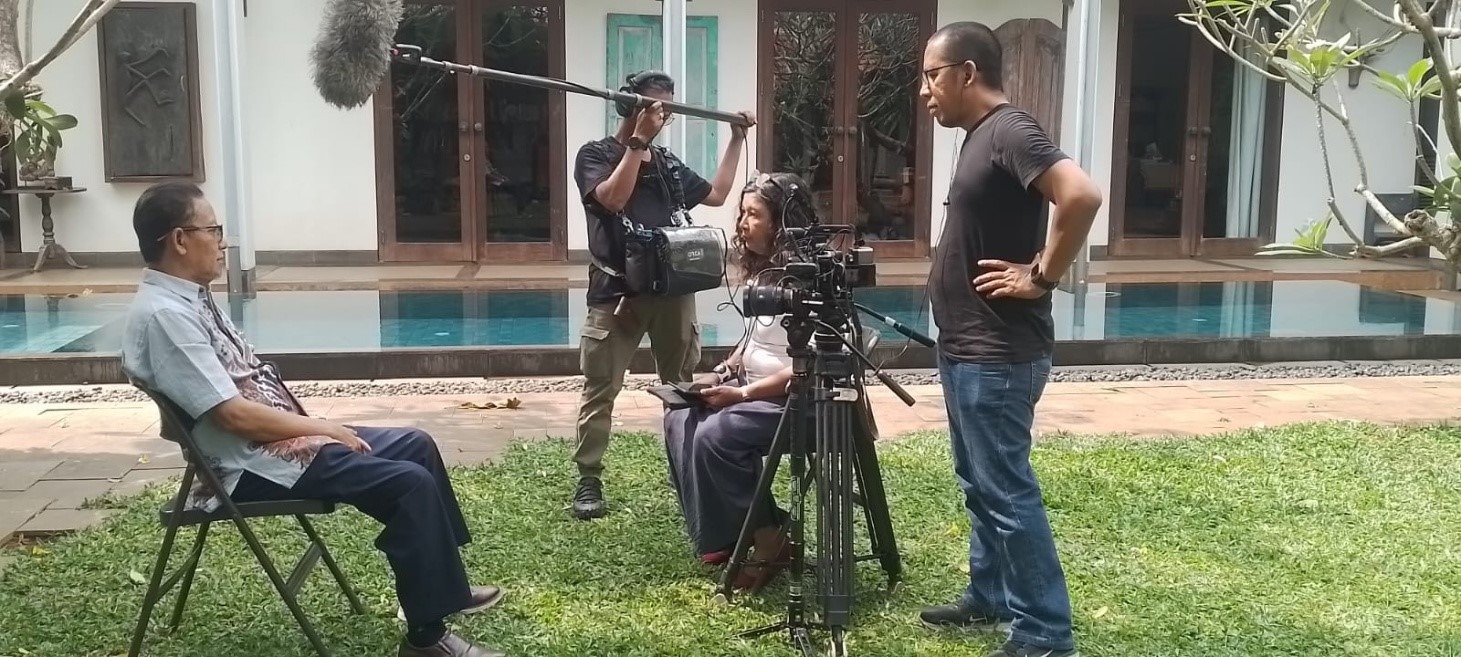 Teknik Fisika UNAS Jadi Sorotan Internasional: Mahasiswa Ukur Kebisingan Lapangan Padel, Diliput Televisi Singapura